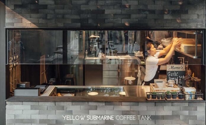 Yellow Submarine Coffee Tank อีกหนึ่งความเท่ห์ของคาเฟ่ เขาใหญ่ ร้านกาแฟเด่นสุด สไตล์ลอฟท์ท่มกลางธรรมชาติ ดูลึกลับน่าค้นหากับคาเฟ่ลับเขาใหญ่ ร้านกาแฟบรรยากาศแบบดาร์กๆ ต้องรีบมา Yellow Submarine Coffee Tank